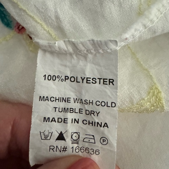 Kindred top floral and embroidered White. size L. Beautiful - Picture 7 of 9